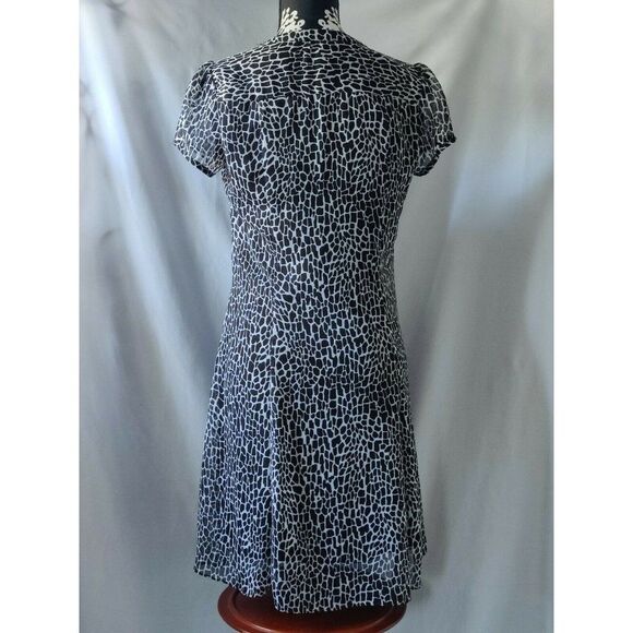 MSK Petite Animal Print Fit & Flare Dress Short Sleeve V-Neck Black/White Size 6 - Picture 4 of 11